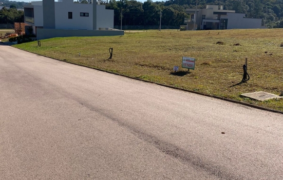 Terreno 240m2  em Condomínio fechado  em Mandirituba 